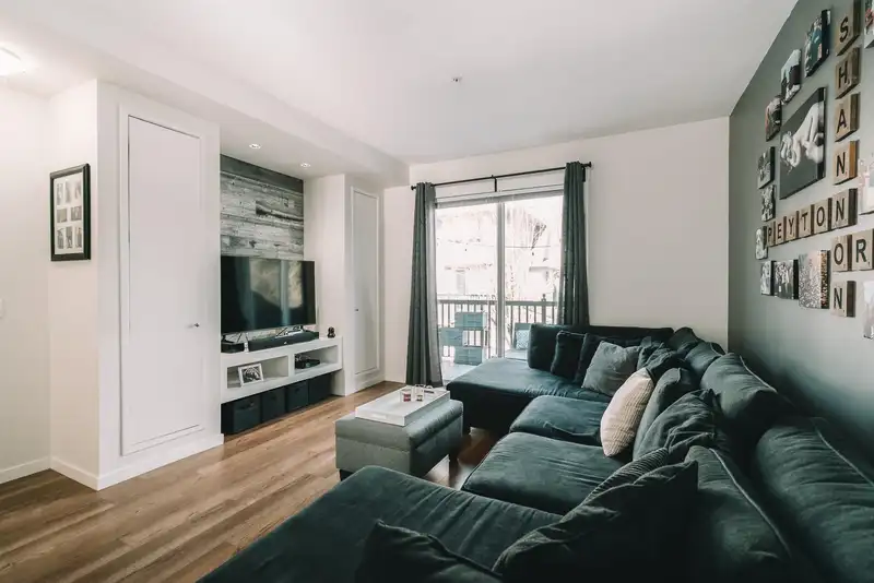 136 2418 AVON PLACE - photo 3 of 29