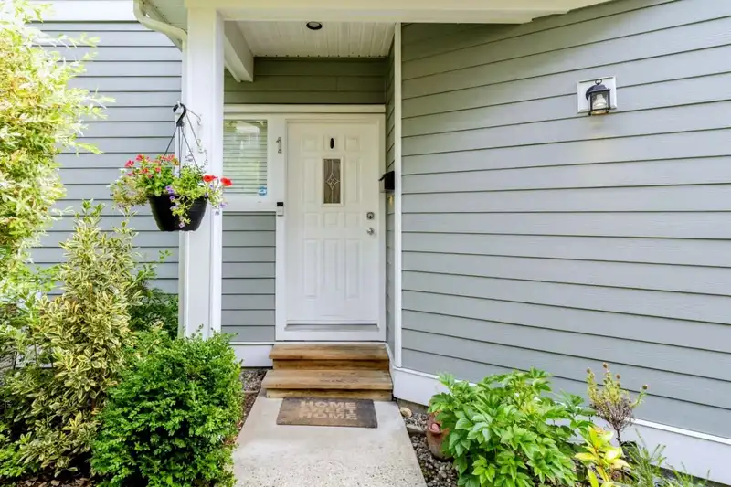 1 252 W 13TH STREET - photo 3 of 33