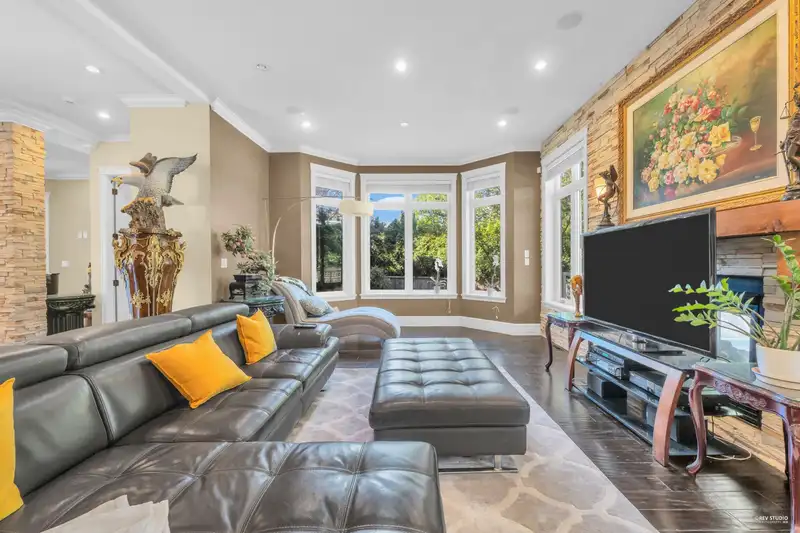 3098 162A STREET - photo 3 of 39