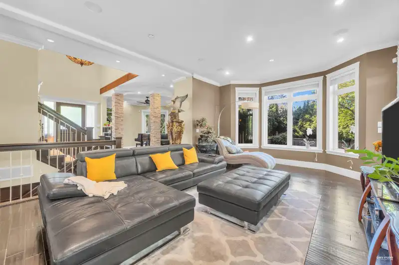 3098 162A STREET - photo 4 of 39