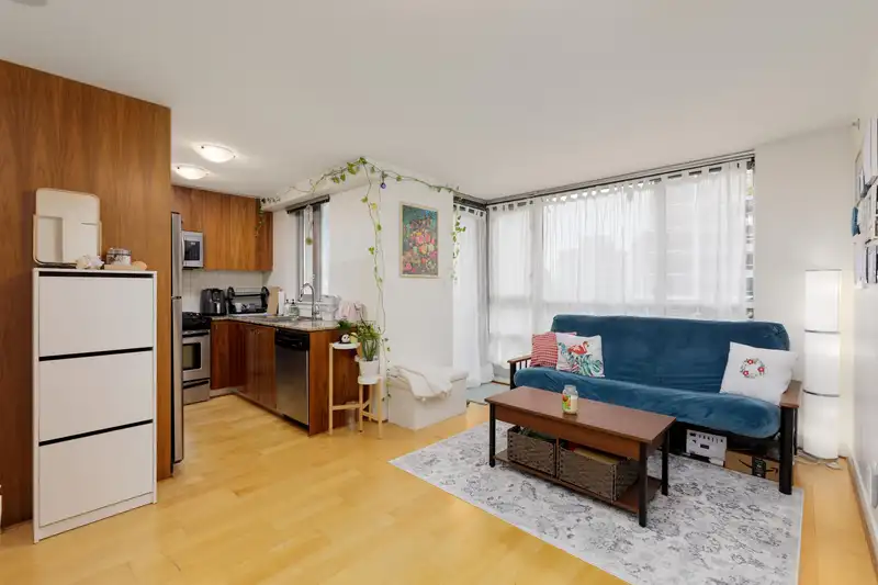 401 1030 W BROADWAY - photo 2 of 20