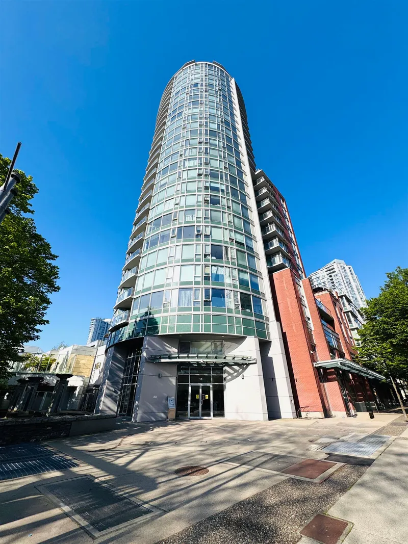 2901 58 KEEFER PLACE - photo 2 of 18