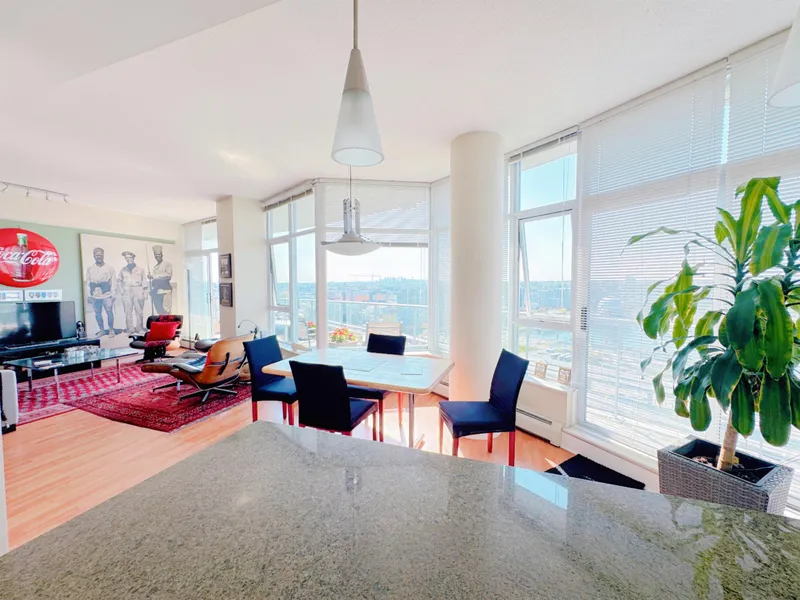 2901 58 KEEFER PLACE - photo 4 of 18