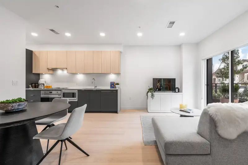 2421 GRANT STREET - photo 2 of 28