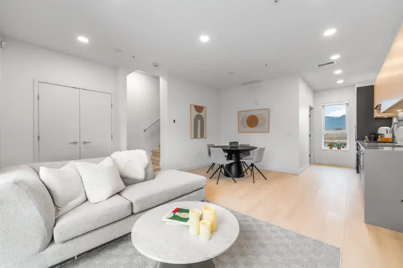 2421 GRANT STREET - photo 3 of 28