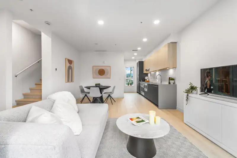 2421 GRANT STREET - photo 4 of 28