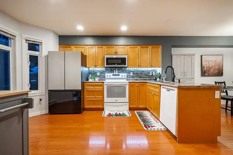 8 2865 273 STREET - photo 3 of 32