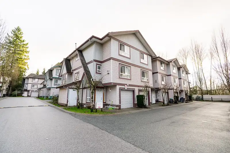 35 12730 66 AVENUE - photo 3 of 31
