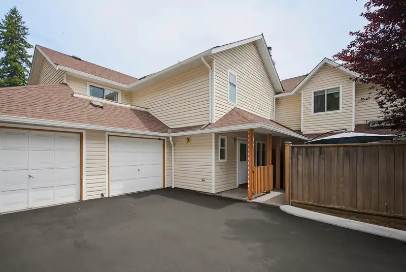 17 20699 120B AVENUE - photo 2 of 33