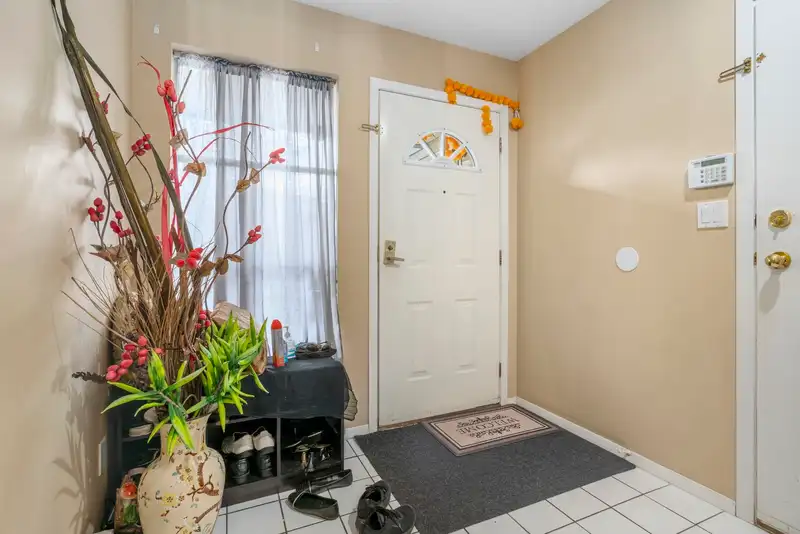 123 6841 138 STREET - photo 3 of 26