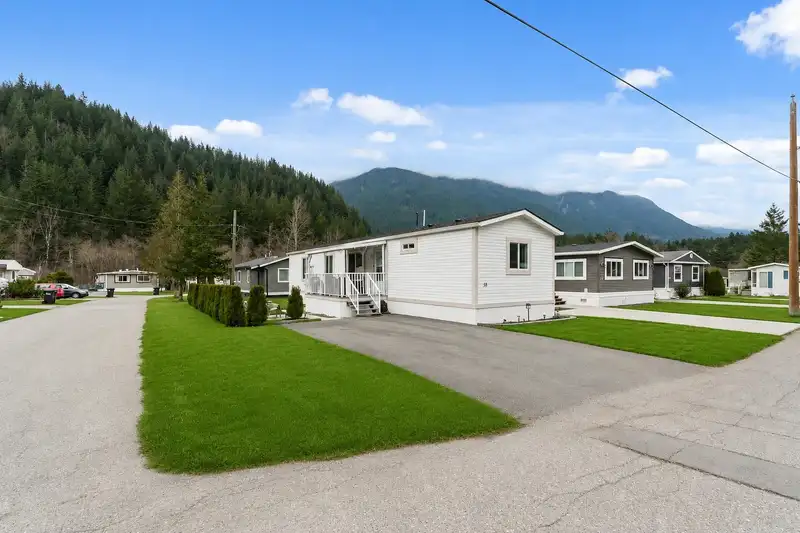 58 65367 KAWKAWA LAKE ROAD - photo 1 of 36