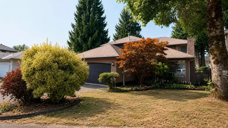 16132 109A AVENUE - photo 3 of 25