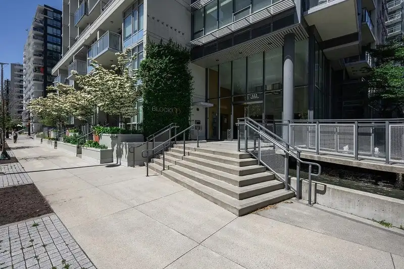 302 111 E 1ST AVENUE - photo 1 of 39