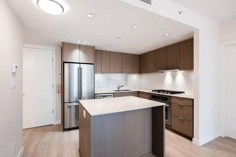 302 111 E 1ST AVENUE - photo 3 of 39