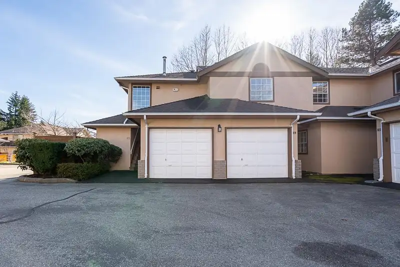 226 14861 98 AVENUE - photo 1 of 25