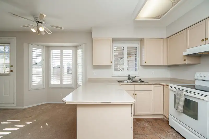 226 14861 98 AVENUE - photo 3 of 25