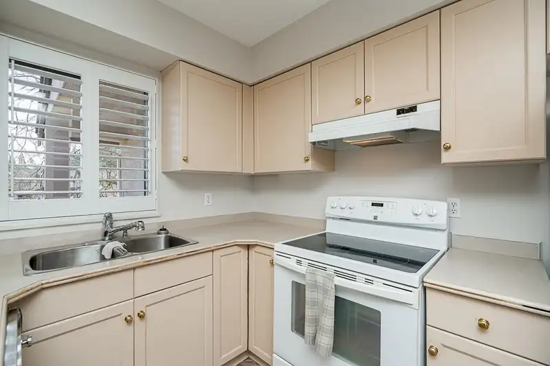 226 14861 98 AVENUE - photo 4 of 25