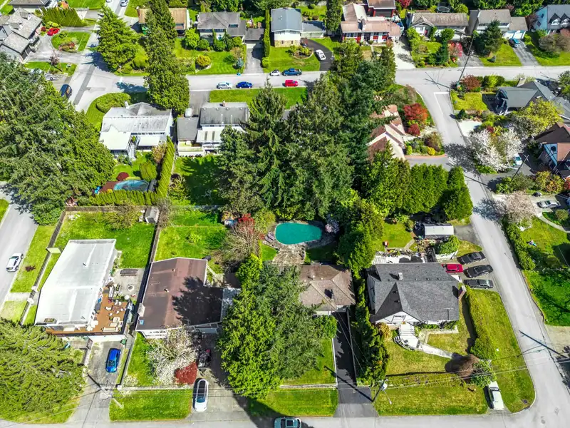 605 VICTOR STREET - photo 4 of 26
