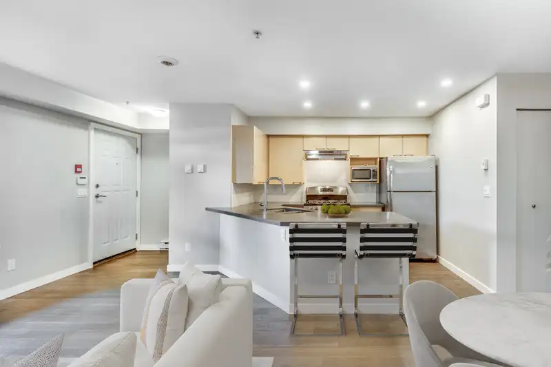 650 W 7TH AVENUE - photo 4 of 15