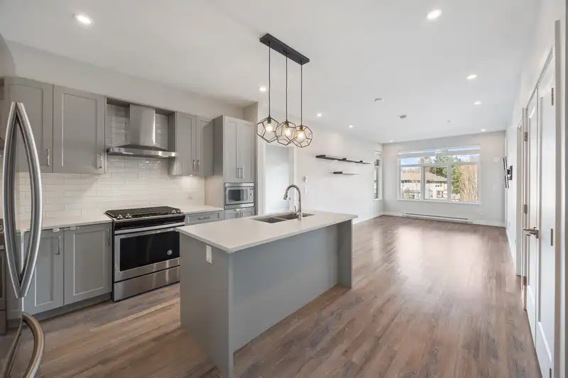 412 15436 31 AVENUE - photo 4 of 29