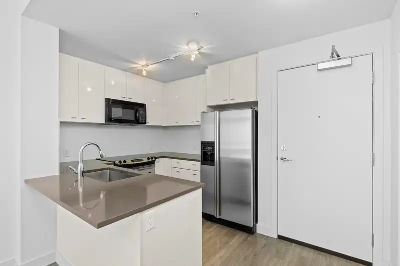 204 13925 FRASER HIGHWAY - photo 2 of 39