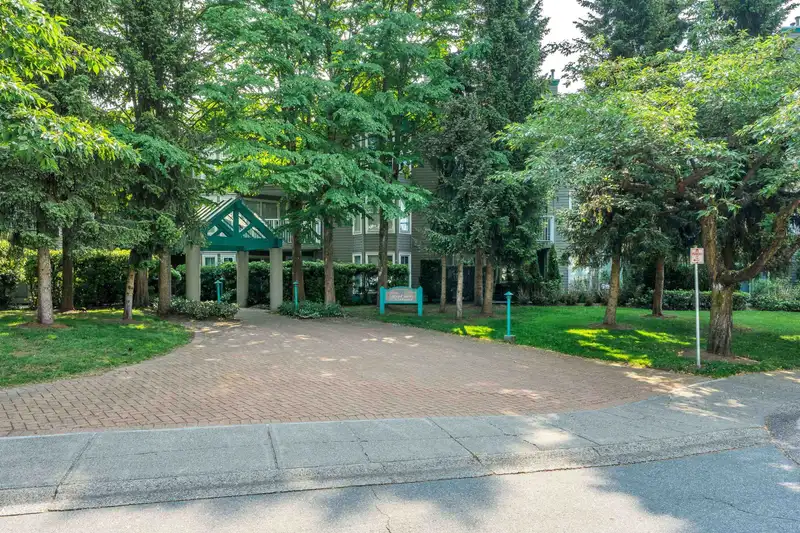 114 15150 108 AVENUE - photo 1 of 38