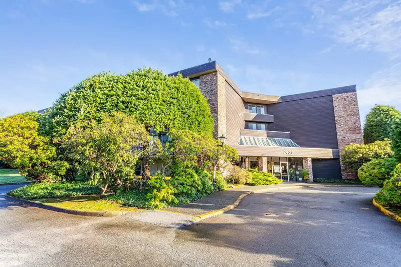 208 7631 STEVESTON HIGHWAY - photo 1 of 40