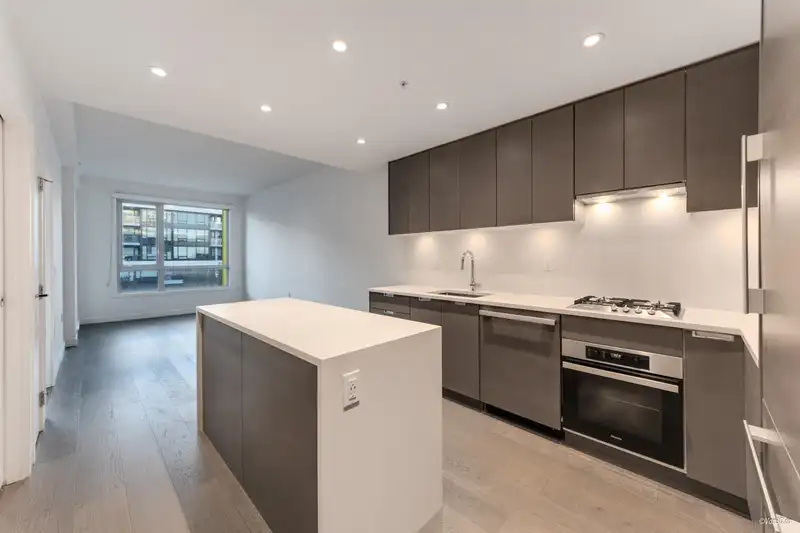 406 6328 CAMBIE STREET - photo 2 of 23