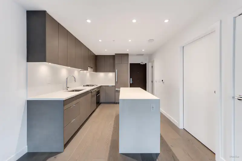 406 6328 CAMBIE STREET - photo 3 of 23