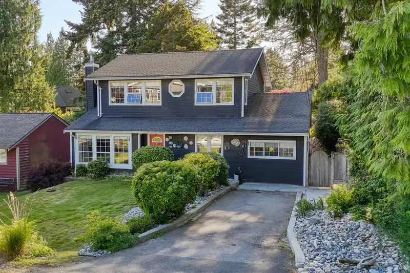 1425 129 STREET - photo 1 of 34