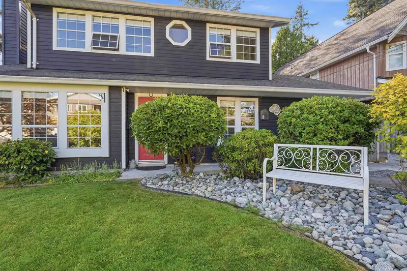 1425 129 STREET - photo 2 of 34