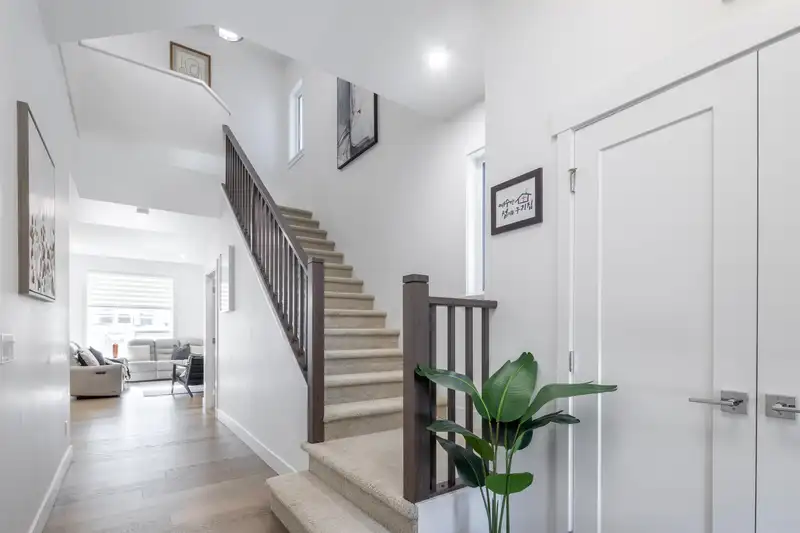 20508 77B AVENUE - photo 4 of 40