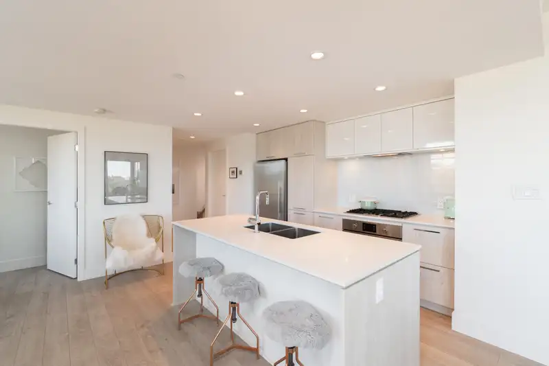 1807 680 SEYLYNN CRESCENT - photo 3 of 40