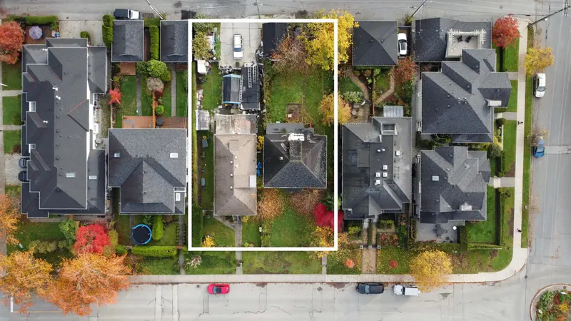 1628-1632 MAHON AVENUE - photo 1 of 3