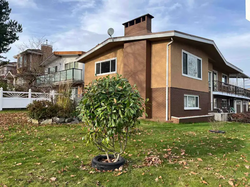 1785 CASSIAR STREET - photo 3 of 19