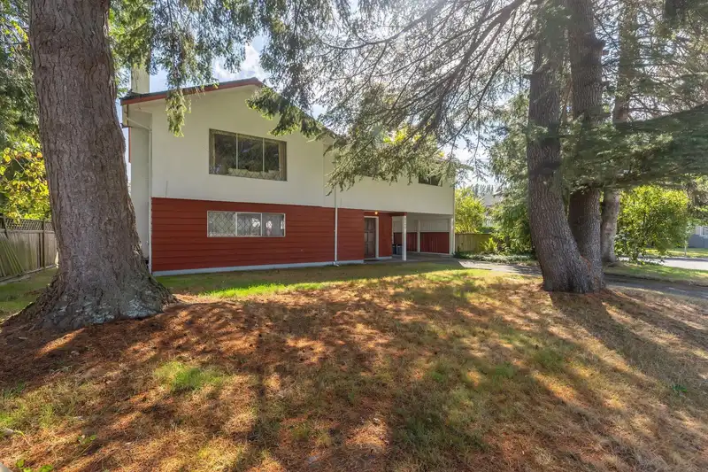 6040 DREWRY CRESCENT - photo 2 of 18