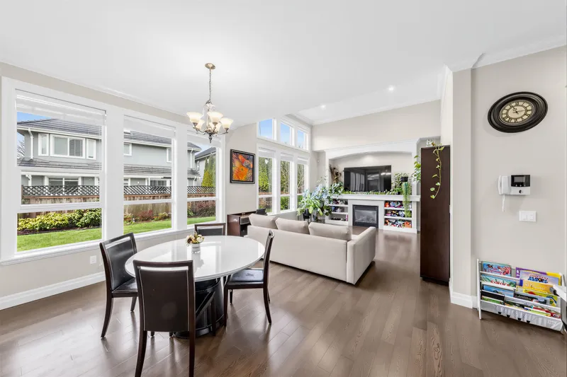 6079 DUNSMUIR CRESCENT - photo 3 of 25