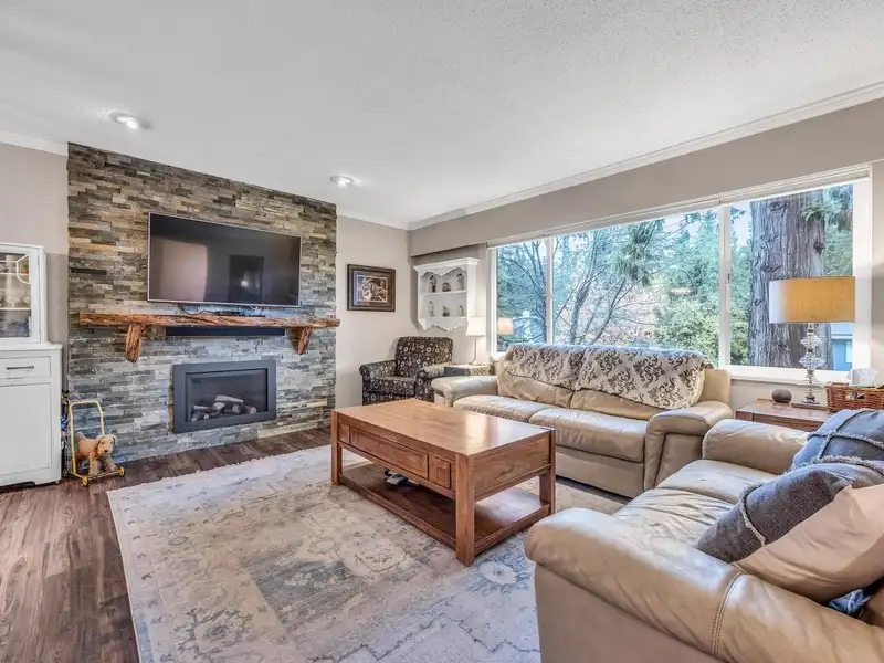 11627 64A AVENUE - photo 4 of 40