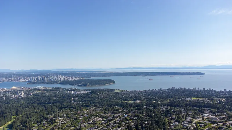 661 ANDOVER CRESCENT - photo 1 of 25