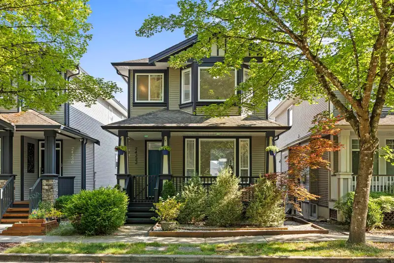 24222 103 AVENUE - photo 1 of 24