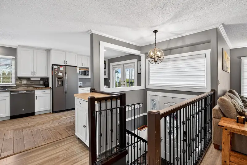 5879 184B STREET - photo 4 of 25