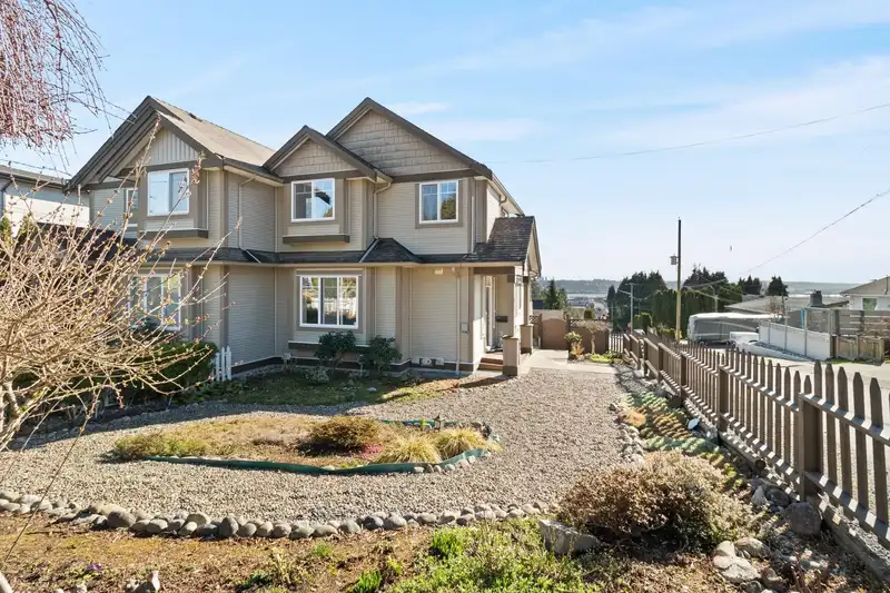 345 THERRIEN STREET - photo 1 of 34