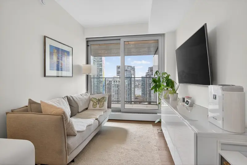 2809 1480 HOWE STREET - photo 1 of 25