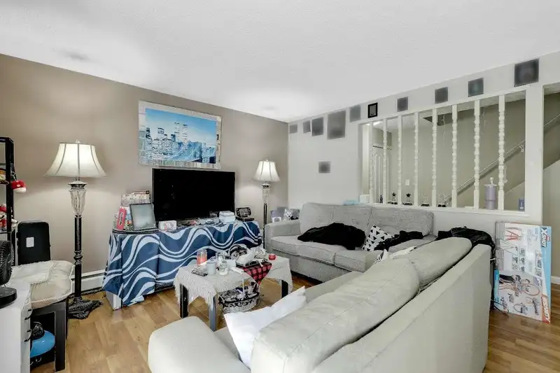 69 9374 122 STREET - photo 3 of 34