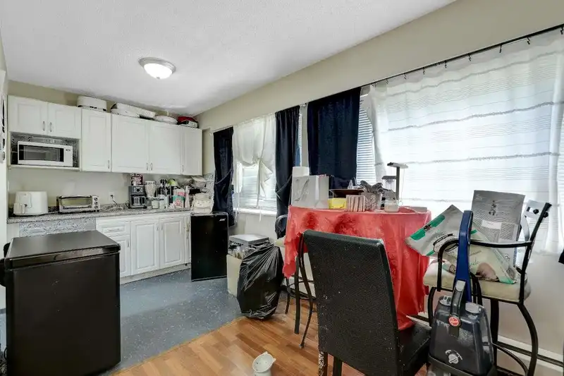 69 9374 122 STREET - photo 4 of 34