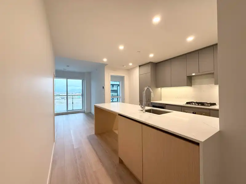 702 7977 LANSDOWNE ROAD - photo 3 of 19