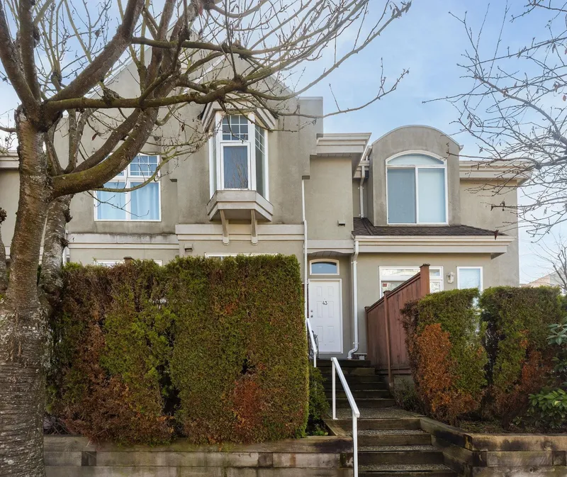 43 5840 DOVER CRESCENT - photo 2 of 25