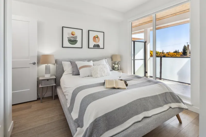 403 4933 CLARENDON STREET - photo 3 of 6