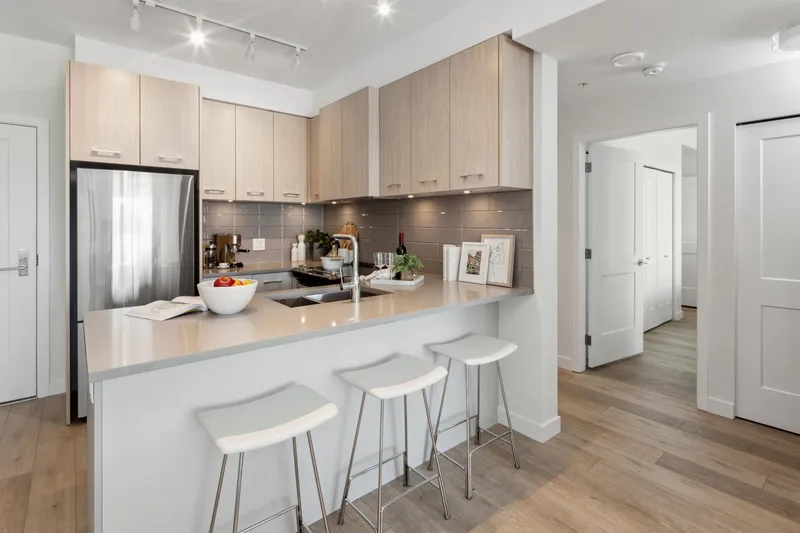 403 4933 CLARENDON STREET - photo 4 of 6