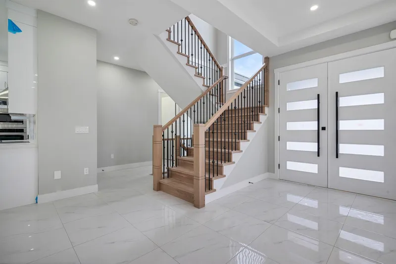 19351 71 AVENUE - photo 4 of 24